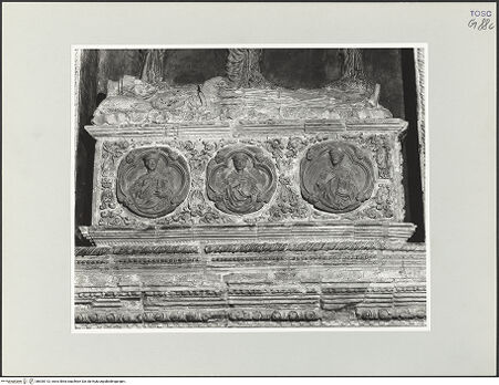 Vorderseite von Foto Marburg [https://www.deutsche-digitale-bibliothek.de/content/lizenzen/rv-ez/] Grabmal des Francesco Roselli (gest. 1430) - Gesamtansicht, bh535113_recto. Foto: Haag, Paul.