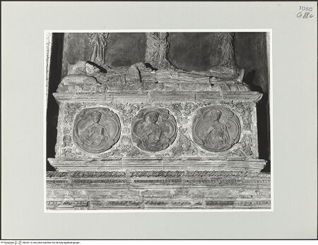 Vorderseite von Foto Marburg [https://www.deutsche-digitale-bibliothek.de/content/lizenzen/rv-ez/] Grabmal des Francesco Roselli (gest. 1430) - Gesamtansicht, bh535114_recto. Foto: Haag, Paul.