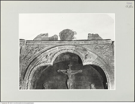 Vorderseite von Foto Marburg [https://www.deutsche-digitale-bibliothek.de/content/lizenzen/rv-ez/] Grabmal des Francesco Roselli (gest. 1430) - oberer Teil des Grabmals mit Wappen, bh535115_recto. Foto: Haag, Paul.