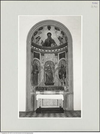 Vorderseite von Foto Marburg [https://www.deutsche-digitale-bibliothek.de/content/lizenzen/rv-ez/] Nischenaltar mit Terrakottafiguren - Gesamtansicht, bh535125_recto. Foto: Gloc, Jan.