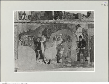 Vorderseite von Foto Marburg [https://www.deutsche-digitale-bibliothek.de/content/lizenzen/rv-fz/] Schutzmantelmadonna zwischen dem Heiligen Bernardino und einem anderen unbekannten Heiligen; Szenen aus dem Leben des heiligen Bernardin, und weitere SzenenZerstörung der Fonte Tecta - Gesamtansicht, bh535134_recto. Foto: Gloc, Jan.