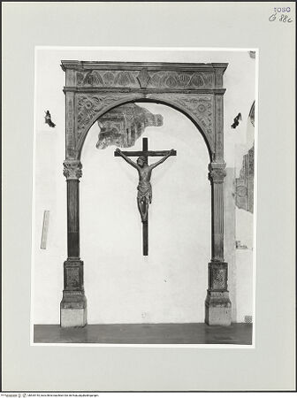 Vorderseite von Foto Marburg [https://www.deutsche-digitale-bibliothek.de/content/lizenzen/rv-ez/] Rahmenarchitektur des Altars der Familie Sinigardi - Gesamtansicht, bh535145_recto. Foto: Gloc, Jan.