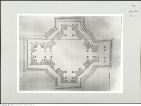 Vorderseite von Biblioteca Nacional [https://www.deutsche-digitale-bibliothek.de/content/lizenzen/rv-ez/] Album des Fra Giovanni Vincenzo CasaliIdeale Kirche mit achteckigem Grundriss - , bh535256_recto. Foto.