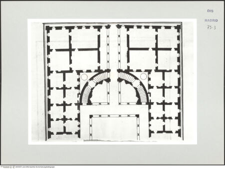 Vorderseite von Biblioteca Nacional [https://www.deutsche-digitale-bibliothek.de/content/lizenzen/rv-ez/] Album des Fra Giovanni Vincenzo CasaliIdealer Palast, Grundriss einer Hälfte - , bh535257_recto. Foto.