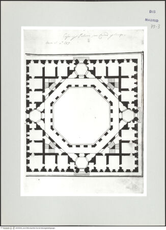 Vorderseite von Biblioteca Nacional [https://www.deutsche-digitale-bibliothek.de/content/lizenzen/rv-ez/] Album des Fra Giovanni Vincenzo CasaliIdealer Palast mit achteckigem Hof, Grundriss - , bh535265_recto. Foto.