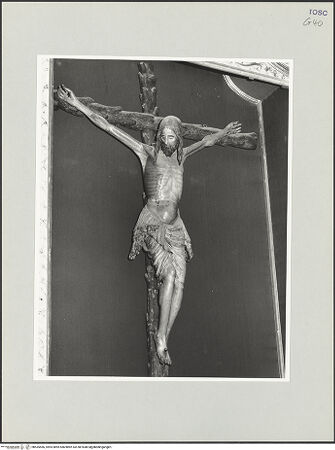 Vorderseite von Foto Marburg [https://www.deutsche-digitale-bibliothek.de/content/lizenzen/rv-ez/] Kruzifix - Gesamtansicht, von schräg links, bh535566_recto. Foto: Haag, Paul.