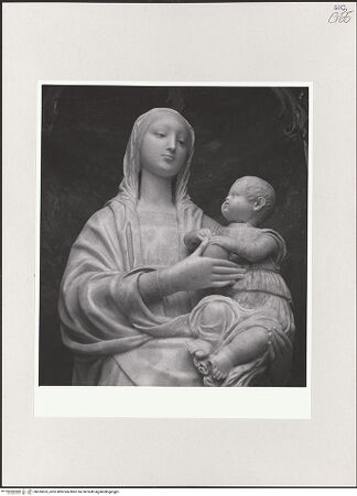 Vorderseite von Bibliotheca Hertziana [https://www.deutsche-digitale-bibliothek.de/content/lizenzen/rv-fz/] Madonna della Neve - Madonna, Oberkörper, bh535653_recto. Foto: Kruft, Hanno-Walter.
