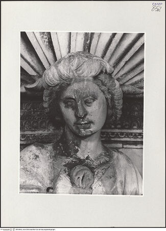 Vorderseite von ICCD [https://www.deutsche-digitale-bibliothek.de/content/lizenzen/rv-ez/] Triumphbogen Alfonsos VJustitia - Detail: Kopf, bh535662_recto. Foto.