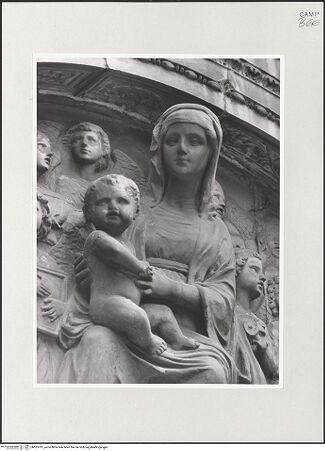 Vorderseite von Bibliotheca Hertziana [https://www.deutsche-digitale-bibliothek.de/content/lizenzen/rv-fz/] PortaldekorationMaria mit Kind im Kreise anbetender Engel - Detail: Madonna, bh535701_recto. Foto: Kruft, Hanno-Walter.