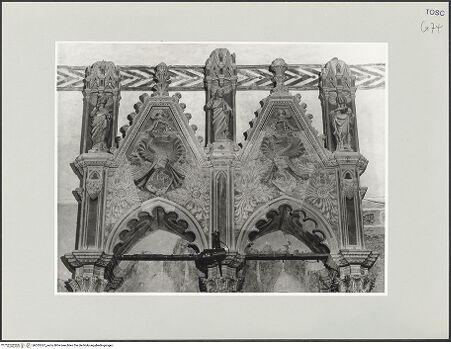 Vorderseite von Foto Marburg [https://www.deutsche-digitale-bibliothek.de/content/lizenzen/rv-ez/] Altar der Familie Dragomanni (oder Dragondelli)Altarrahmen mit Altar - Bekrönung mit Verkündigung und Wappen der Familie Dragomanni, bh535767_recto. Foto: Haag, Paul.