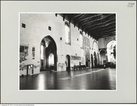 Vorderseite von Foto Marburg [https://www.deutsche-digitale-bibliothek.de/content/lizenzen/rv-ez/] San Francesco - Nördliche Langhauswand von Südwesten, bh535776_recto. Foto: Haag, Paul.