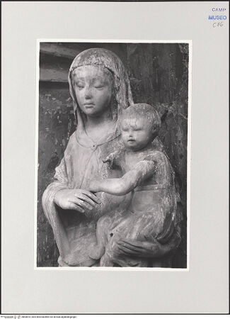 Vorderseite von Sopr. Gall. Napoli [https://www.deutsche-digitale-bibliothek.de/content/lizenzen/rv-ez/] Maria mit Kind - Detail: Oberkörper der Maria und Kind, bh536415_recto. Foto.