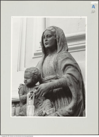 Vorderseite von Bibliotheca Hertziana [https://www.deutsche-digitale-bibliothek.de/content/lizenzen/rv-fz/] Thronende Maria mit Kind - Detail: Oberkörper, bh536420_recto. Foto: Kruft, Hanno-Walter.