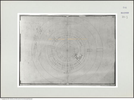 Vorderseite von Biblioteca Nacional [https://www.deutsche-digitale-bibliothek.de/content/lizenzen/rv-ez/] Album des Fra Giovanni Vincenzo CasaliEntwurf für einen Zentralbau? - , bh536466_recto. Foto.