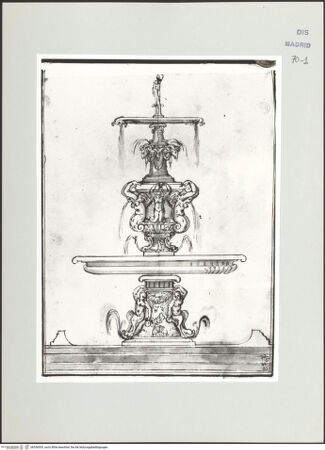 Vorderseite von Biblioteca Nacional [https://www.deutsche-digitale-bibliothek.de/content/lizenzen/rv-ez/] Album des Fra Giovanni Vincenzo CasaliBrunnenentwurf - , bh536505_recto. Foto.