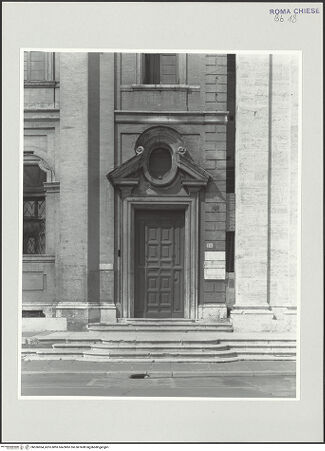 Vorderseite von Lieberman, Ralph [https://www.deutsche-digitale-bibliothek.de/content/lizenzen/rv-ez/] Santa Maria in VallicellaOratorio di San Filippo Neri - Fassade, Detail, rechtes Seitenportal, bh536964_recto. Foto.