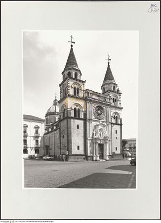 Vorderseite von Foto Marburg [https://www.deutsche-digitale-bibliothek.de/content/lizenzen/rv-ez/] DuomoWestfassade - Ansicht von Nordwesten, bh537195_recto. Foto: Fenchel, Horst.