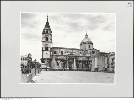 Vorderseite von Foto Marburg [https://www.deutsche-digitale-bibliothek.de/content/lizenzen/rv-ez/] DuomoSüdfassade - Ansicht von Südwesten (am Querhausarm: Cappella di Santa Venera), bh537196_recto. Foto: Fenchel, Horst.