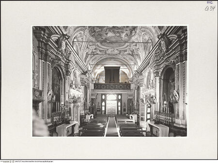 Vorderseite von Foto Marburg [https://www.deutsche-digitale-bibliothek.de/content/lizenzen/rv-ez/] Santa Maria del Suffragio - Blick zum Eingang, bh537227_recto. Foto: Fenchel, Horst.