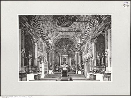 Vorderseite von Foto Marburg [https://www.deutsche-digitale-bibliothek.de/content/lizenzen/rv-ez/] Santa Maria del Suffragio - Blick zum Hauptaltar, bh537228_recto. Foto: Fenchel, Horst.