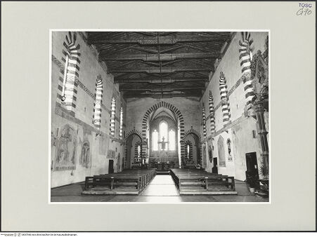 Vorderseite von Foto Marburg [https://www.deutsche-digitale-bibliothek.de/content/lizenzen/rv-ez/] San Domenico - Blick in Richtung Chor, bh537980_recto. Foto: Haag, Paul.