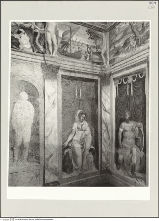 Vorderseite von Böhm, Osvaldo [https://www.deutsche-digitale-bibliothek.de/content/lizenzen/rv-ez/] Freskendekoration mit Scheinarchitektur, fingierten Statuen, Figuren der Antike, Landschaften und mythologischen Szenen - Südöstliche Ecke, bh538548_recto. Foto.