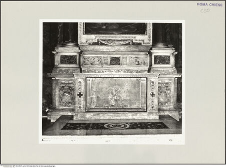 Vorderseite von Sopr. BAS ROMA [https://www.deutsche-digitale-bibliothek.de/content/lizenzen/rv-ez/] Altar mit Cosmatenarbeiten und Wappen - Altarmensa, bh539841_recto. Foto.