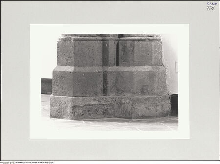 Vorderseite von Brummel, Chester [https://www.deutsche-digitale-bibliothek.de/content/lizenzen/rv-ez/] Chiesetta dell'Annunziata - Innen, Pfeilersockel, bh540445_recto. Foto: Brummel, Chester.