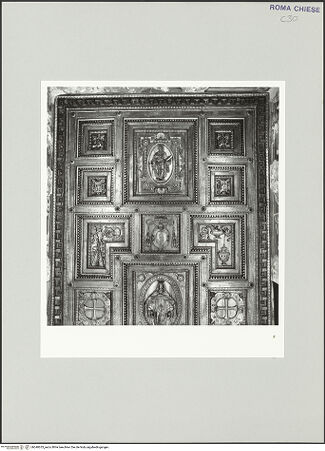 Vorderseite von Sopr. BAS ROMA [https://www.deutsche-digitale-bibliothek.de/content/lizenzen/rv-ez/] Holzdecke - Deckenhälfte, Eingangswand, bh540633_recto. Foto.