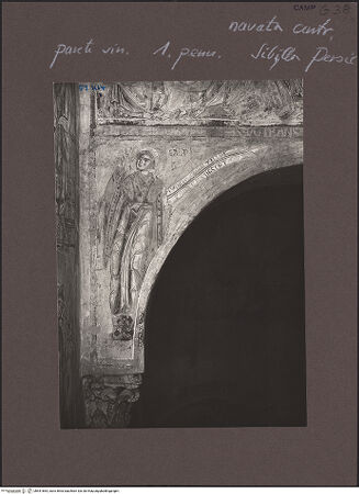 Vorderseite von Bibliotheca Hertziana [https://www.deutsche-digitale-bibliothek.de/content/lizenzen/rv-fz/] Szenen aus dem Neuen Testament und ProphetenNordwand: Szenen aus dem Leben Christi und ProphetenArkadenzwickel mit der Darstellung von einer Sibylle, ganzfigurigen Propheten und KönigenTiburtinische (persische?) Sibylle - Gesamtansicht, bh541864_recto. Foto: Sansaini, Renato.