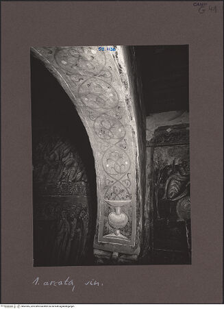 Vorderseite von Bibliotheca Hertziana [https://www.deutsche-digitale-bibliothek.de/content/lizenzen/rv-fz/] Szenen aus dem Neuen Testament und ProphetenNordwand: Szenen aus dem Leben Christi und ProphetenDekoration der BogenlaibungenOrnamentband mit aus Vasen aufsteigenden und sich verflechtenden Ranken - Westlicher Teil, bh541865_recto. Foto: Sansaini, Renato.