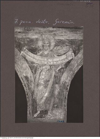 Vorderseite von Bibliotheca Hertziana [https://www.deutsche-digitale-bibliothek.de/content/lizenzen/rv-fz/] Szenen aus dem Neuen Testament und ProphetenSüdwand: Szenen aus dem Leben Christi und ProphetenArkadenzwickel: Ganzfigurige Prophetendarstellungen mit Namensbezeichnung und SpruchbandProphet Jeremias - Gesamtansicht, bh541917_recto. Foto: Sansaini, Renato.