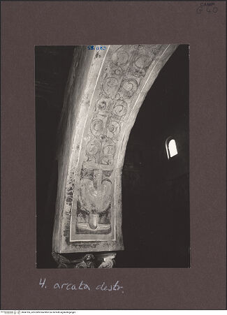 Vorderseite von Bibliotheca Hertziana [https://www.deutsche-digitale-bibliothek.de/content/lizenzen/rv-fz/] Szenen aus dem Neuen Testament und ProphetenSüdwand: Szenen aus dem Leben Christi und ProphetenDekoration der BogenlaibungenOrnamentband mit aus zwei Vasen aufsteigenden Ranken - östlicher Teil, bh541926_recto. Foto: Sansaini, Renato.