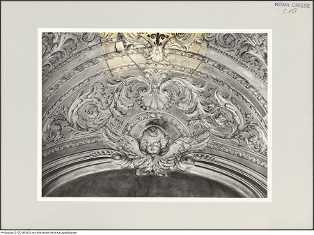 Vorderseite von Sopr. BAS ROMA [https://www.deutsche-digitale-bibliothek.de/content/lizenzen/rv-ez/] Gesù Nazareno - Decke, Detail: Cherubskopf, bh543203_recto. Foto.