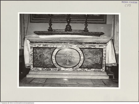 Vorderseite von Sopr. BAS ROMA [https://www.deutsche-digitale-bibliothek.de/content/lizenzen/rv-ez/] Altarpaliotto - , bh543214_recto. Foto.