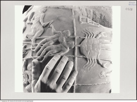 Vorderseite von Pedicini, Luciano [https://www.deutsche-digitale-bibliothek.de/content/lizenzen/rv-ez/] Atlas Farnese (Atlante Farnese) - Globus, Detail linke Seite, bh544549_recto. Foto: Pedicini, Luciano.