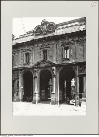 Vorderseite von ICCD [https://www.deutsche-digitale-bibliothek.de/content/lizenzen/rv-ez/] Palazzo dei Giureconsulti - Fassade, Detail: linke Seite, bh545359_recto. Foto.