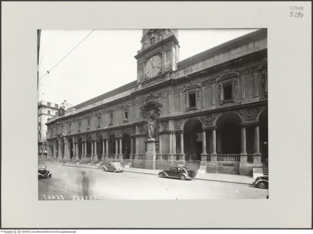 Vorderseite von ICCD [https://www.deutsche-digitale-bibliothek.de/content/lizenzen/rv-ez/] Palazzo dei Giureconsulti - Gesamtansicht der Fassade, bh545370_recto. Foto.