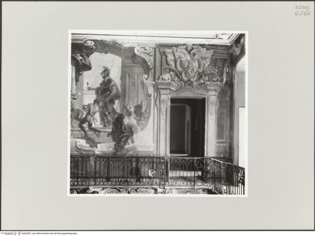 Vorderseite von ICCD [https://www.deutsche-digitale-bibliothek.de/content/lizenzen/rv-ez/] Die Geschichte von Scipio, Massinissa und SophonisbaSophonisbe empfängt das Gift von Massinissa - Ansicht des rechten Teils und des gemalten Portals, bh545387_recto. Foto.