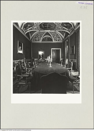 Vorderseite von Bibliotheca Hertziana [https://www.deutsche-digitale-bibliothek.de/content/lizenzen/rv-fz/] Palazzo Santa Maria di MonserratoSalone rosso - Blick zur Eingangswand, bh545567_recto. Foto.