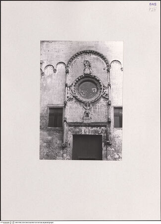 Vorderseite von unbekannt [https://www.deutsche-digitale-bibliothek.de/content/lizenzen/rv-fz/] San DomenicoWestfassade - Detail: Fensterrose, bh547586_recto. Foto.