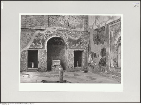 Vorderseite von Bibliotheca Hertziana [https://www.deutsche-digitale-bibliothek.de/content/lizenzen/rv-fz/] Mosaik mit Jagdmotiv - Gesamtansicht, bh548331_recto. Foto: Kruft, Hanno-Walter.