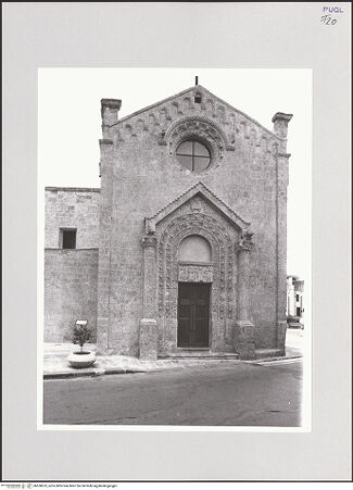 Vorderseite von Sigismondi, Roberto [http://creativecommons.org/licenses/by-nc-sa/4.0/] Santa Maria della Strada - Fassade von Westen, bh550525_recto. Foto: Sigismondi, Roberto.