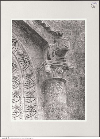 Vorderseite von Sigismondi, Roberto [http://creativecommons.org/licenses/by-nc-sa/4.0/] HauptportalKapitelle und Tiere - Rechtes Kapitell mit Löwe, bh550528_recto. Foto: Sigismondi, Roberto.