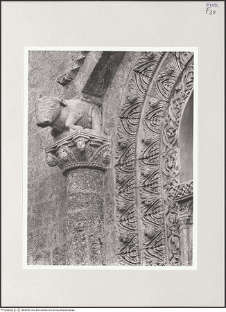 Vorderseite von Sigismondi, Roberto [http://creativecommons.org/licenses/by-nc-sa/4.0/] HauptportalKapitelle und Tiere - Linkes Kapitell mit Ochse, bh550530_recto. Foto: Sigismondi, Roberto.