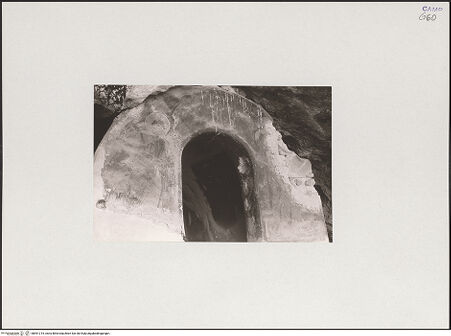 Vorderseite von unbekannt [https://www.deutsche-digitale-bibliothek.de/content/lizenzen/rv-fz/] Hand Gottes und zwei Engel - Gesamtansicht (vor der Restaurierung), bh551215_recto. Foto.