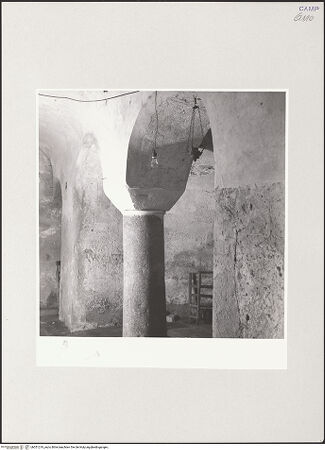 Vorderseite von unbekannt [https://www.deutsche-digitale-bibliothek.de/content/lizenzen/rv-ez/] San Michele a Corte - Arkade, Detail: Säule mit Kapitell, bh551219_recto. Foto.