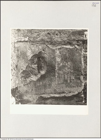 Vorderseite von unbekannt [https://www.deutsche-digitale-bibliothek.de/content/lizenzen/rv-ez/] Ornat eines heiligen Priesters? - Detail, bh551249_recto. Foto.