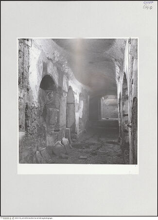 Vorderseite von Hutzel, Max [https://www.deutsche-digitale-bibliothek.de/content/lizenzen/rv-ez/] Grotta di San Biagio - Galerie B. Blick in Richtung Raum E, bh551316_recto. Foto: Hutzel, Max.