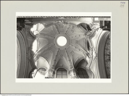 Vorderseite von Rödel [https://www.deutsche-digitale-bibliothek.de/content/lizenzen/rv-ez/] Santa Maria di Piazza - Ansicht der Kuppel, bh552166_recto. Foto: Rödel, Volker.